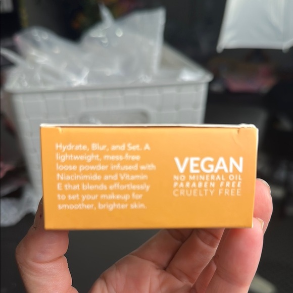 BOGO Beauty For Real Translucent Finishing Powder - Picture 4 of 4